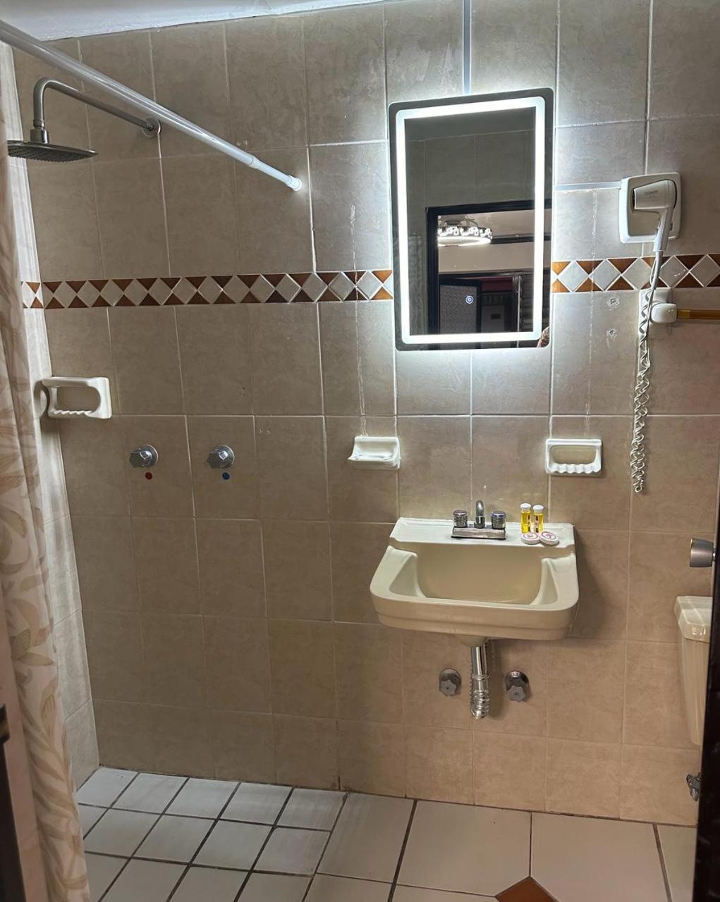 Hotel Zapotlan 古斯曼城 外观 照片