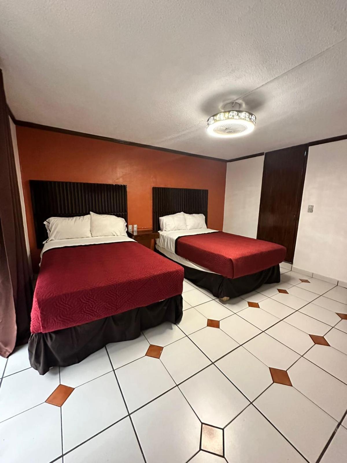 Hotel Zapotlan 古斯曼城 外观 照片