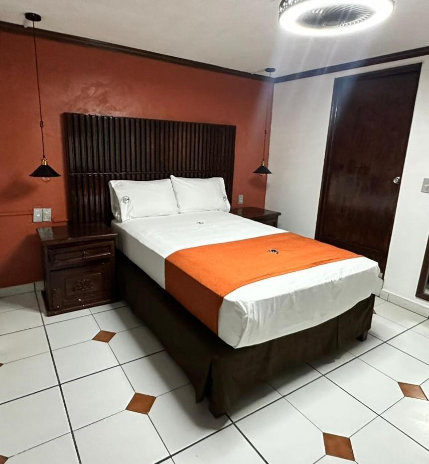 Hotel Zapotlan 古斯曼城 外观 照片